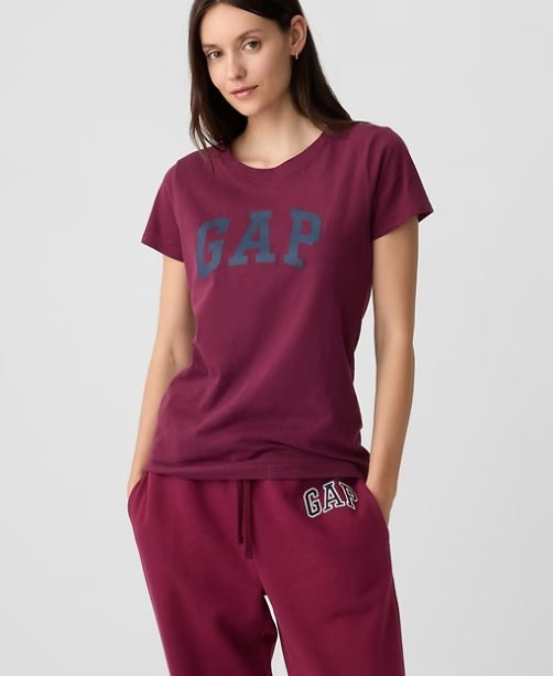 Camiseta Gap Logo Vino